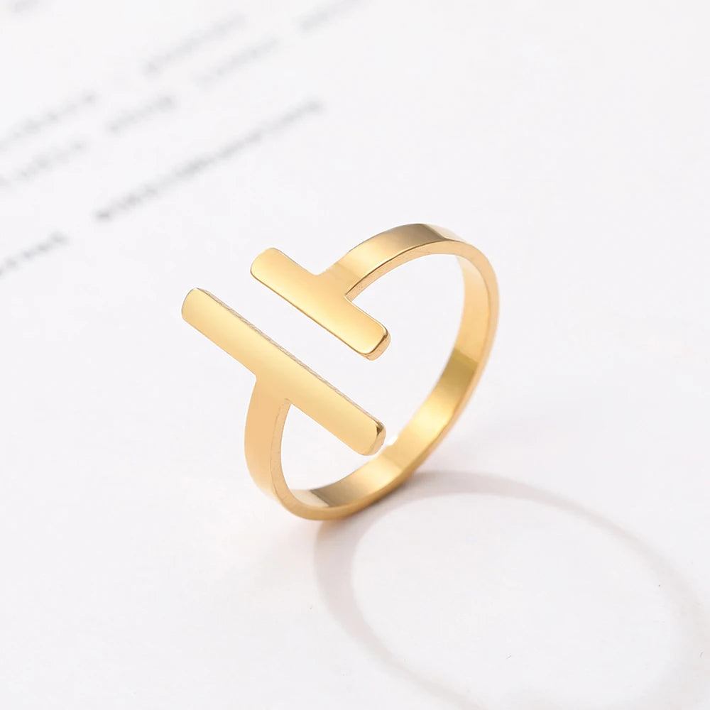 Summit Ring – Bold Simplicity