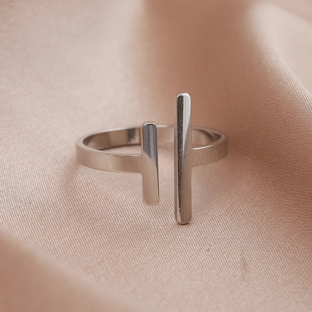 Summit Ring – Bold Simplicity