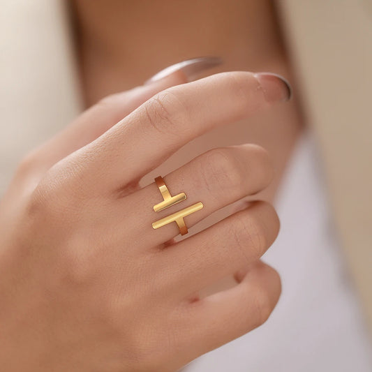 Summit Ring – Bold Simplicity